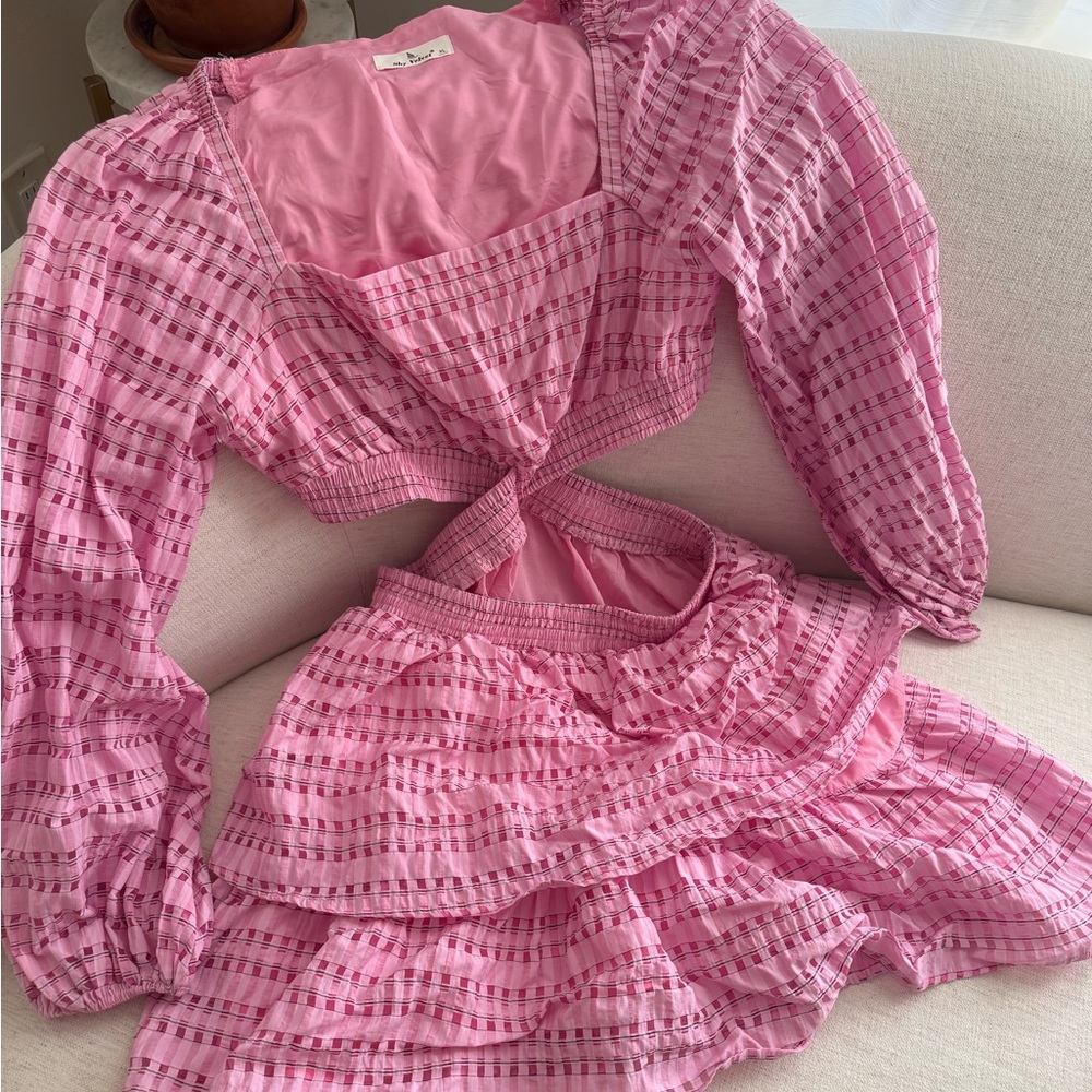 Barbiecore pink party dress
